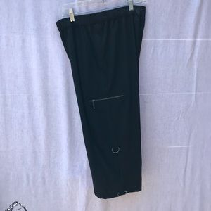 Capri black pants